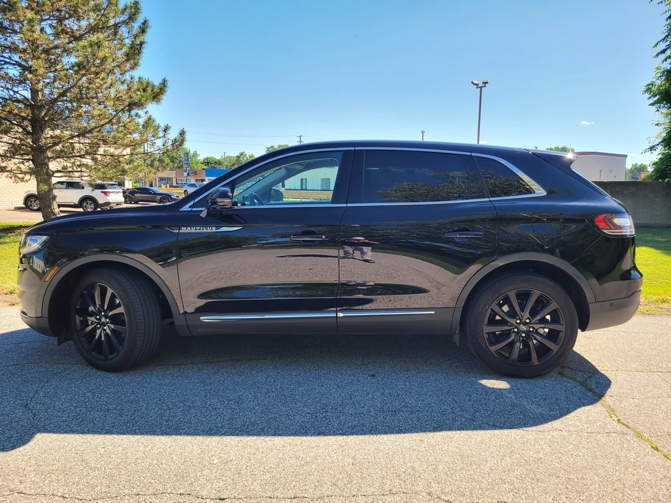 2023 Lincoln Nautilus - Image 2 of 25
