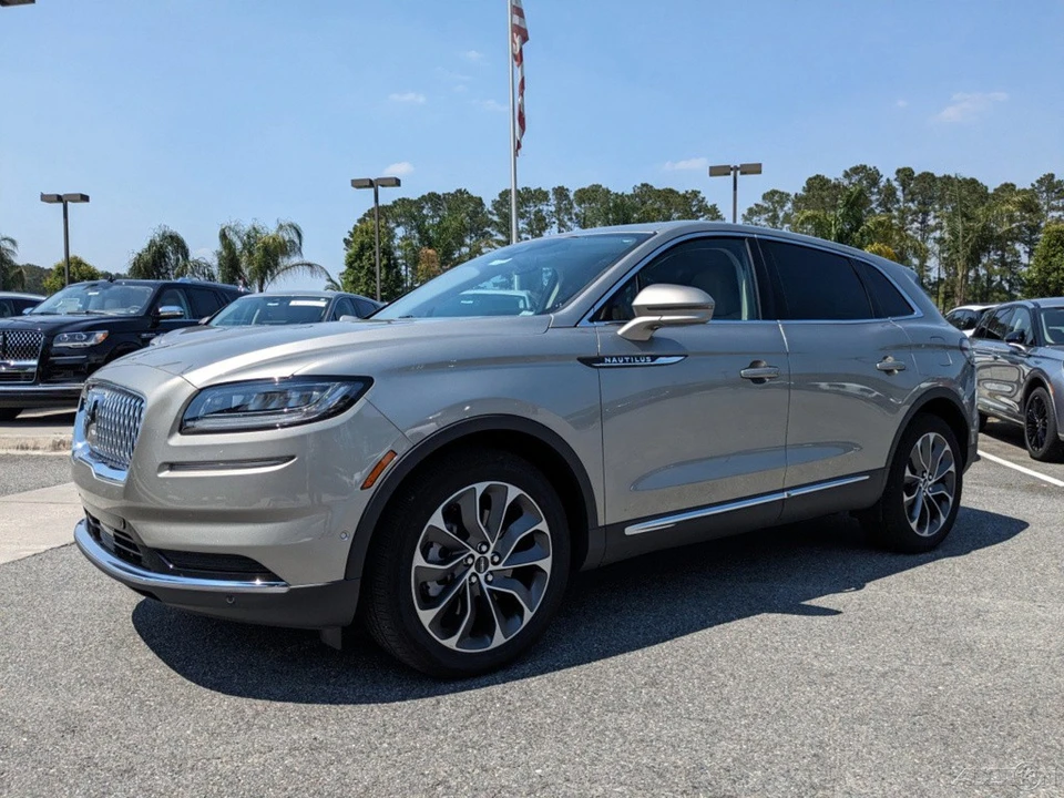 2023 Lincoln Nautilus - Image 10 of 21