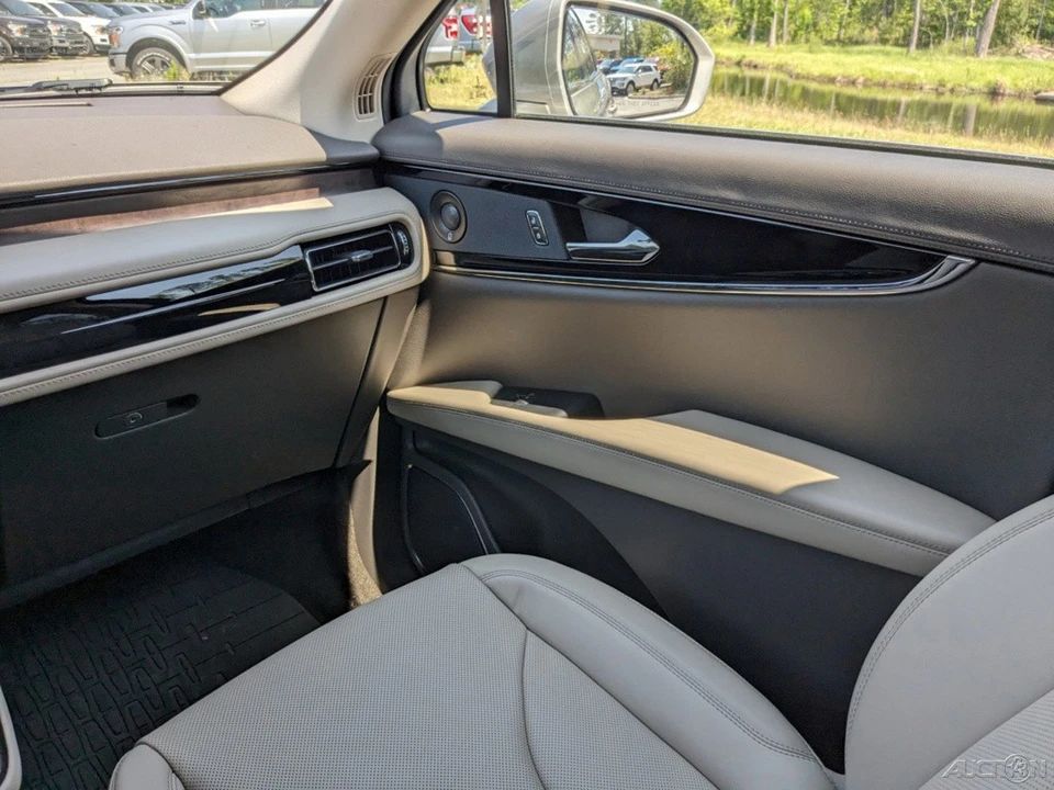 2023 Lincoln Nautilus - Image 19 of 21