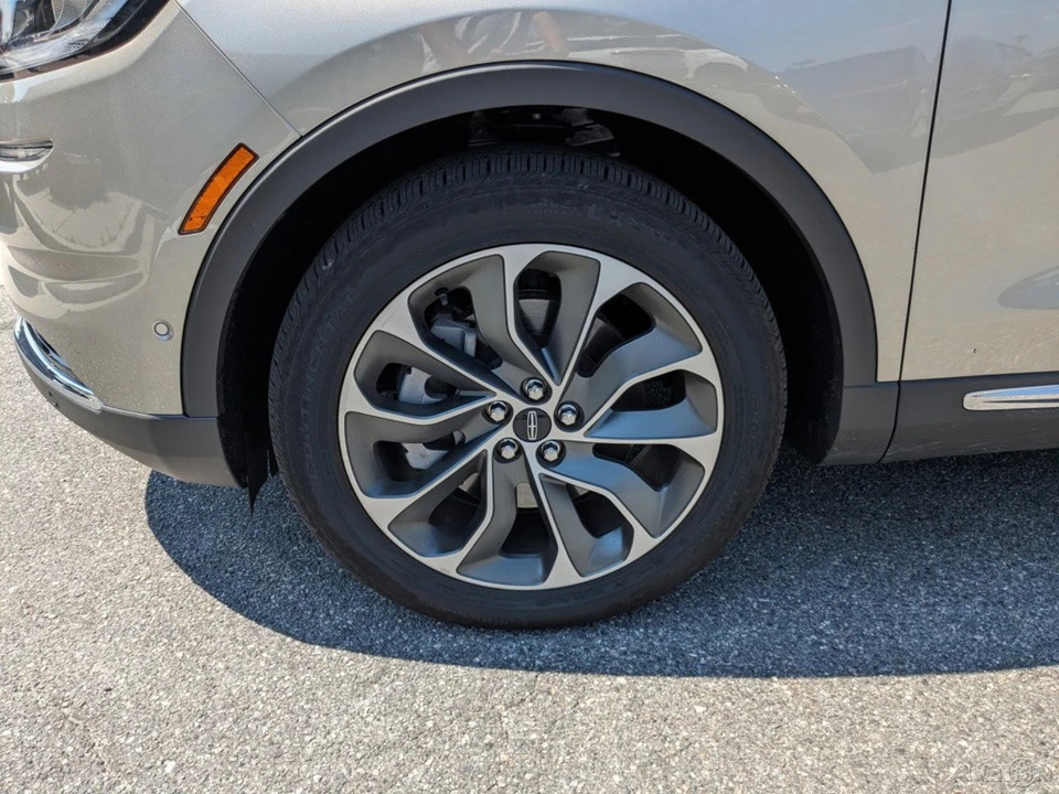 2023 Lincoln Nautilus - Image 14 of 21