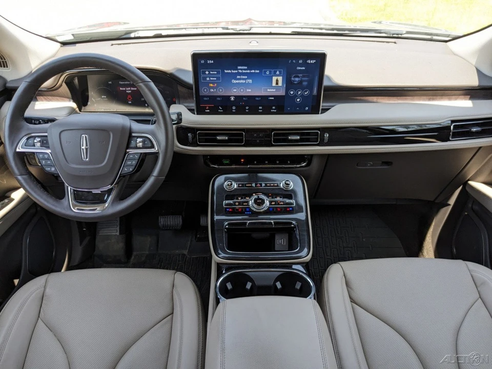 2023 Lincoln Nautilus - Image 17 of 21