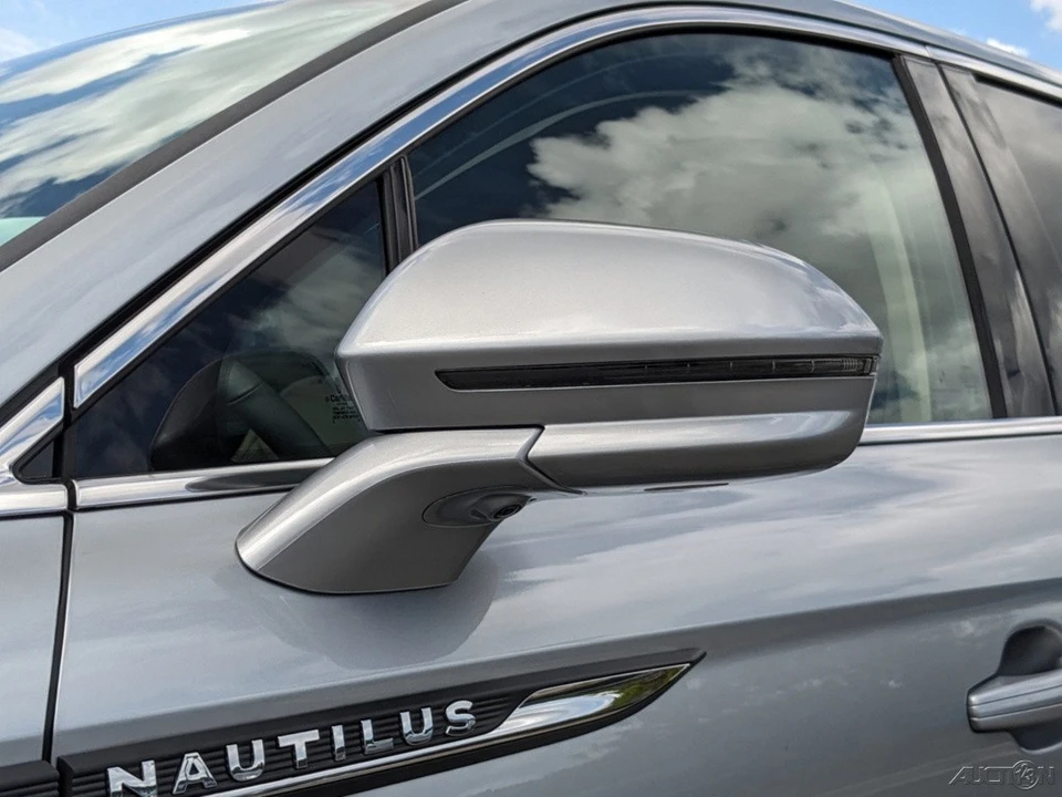 2023 Lincoln Nautilus - Image 15 of 21