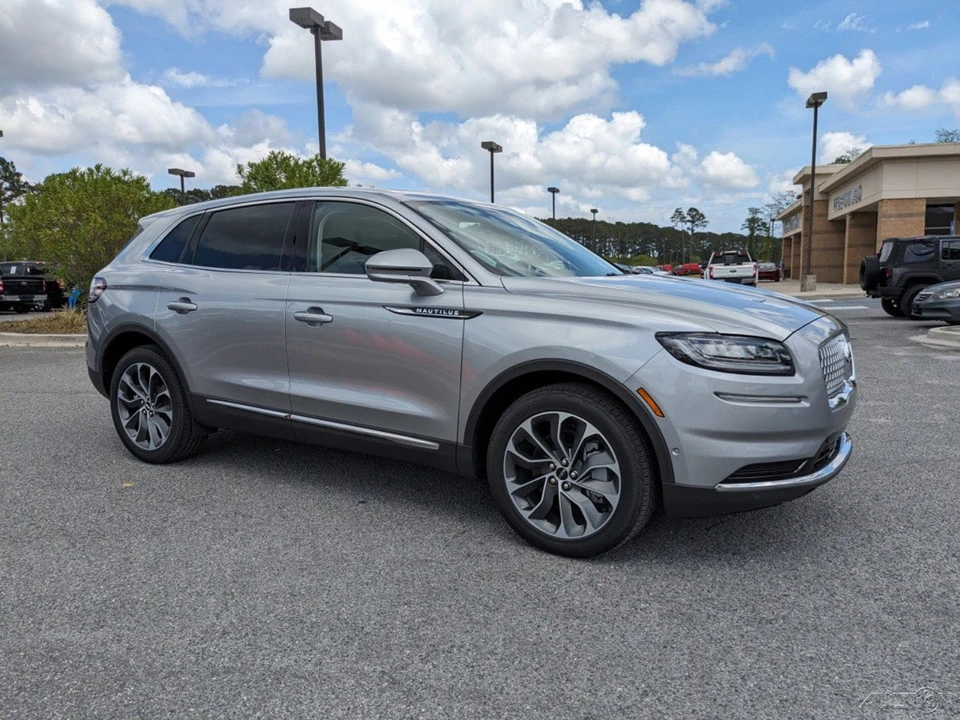 2023 Lincoln Nautilus - Image 2 of 21