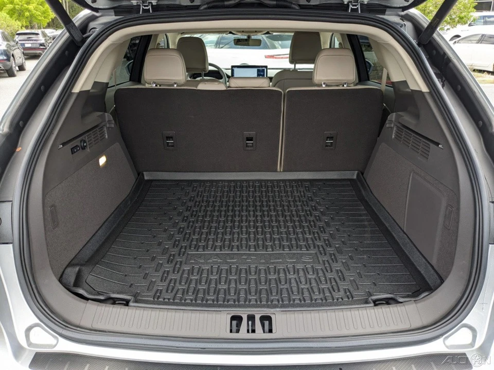 2023 Lincoln Nautilus - Image 6 of 21