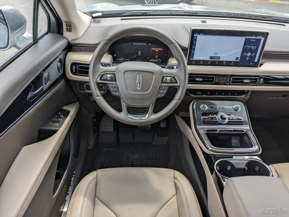 2023 Lincoln Nautilus - Image 18 of 21