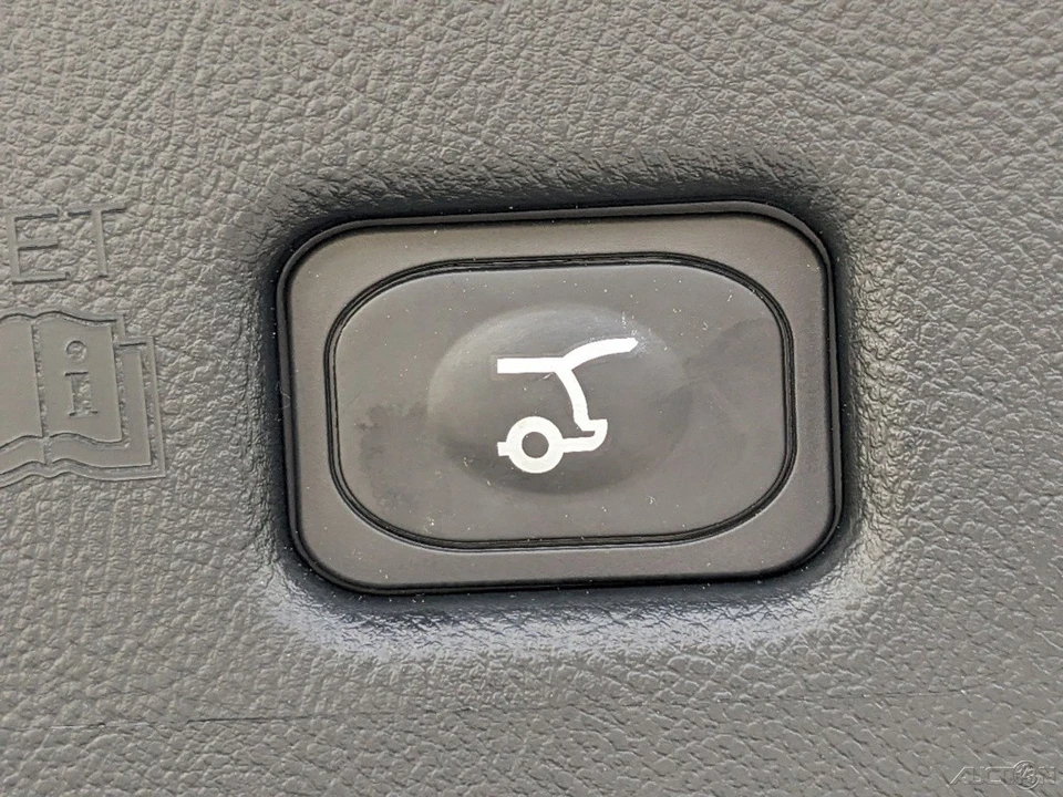 2023 Lincoln Nautilus - Image 15 of 21