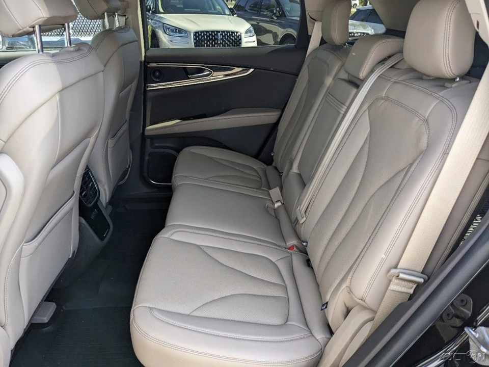 2023 Lincoln Nautilus - Image 16 of 21