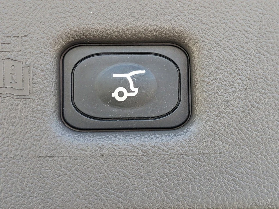 2023 Lincoln Nautilus - Image 15 of 21