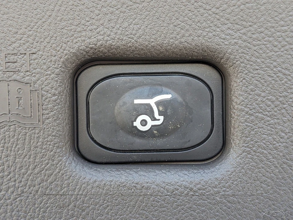 2023 Lincoln Nautilus - Image 15 of 21