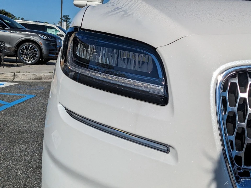 2023 Lincoln Nautilus - Image 10 of 21