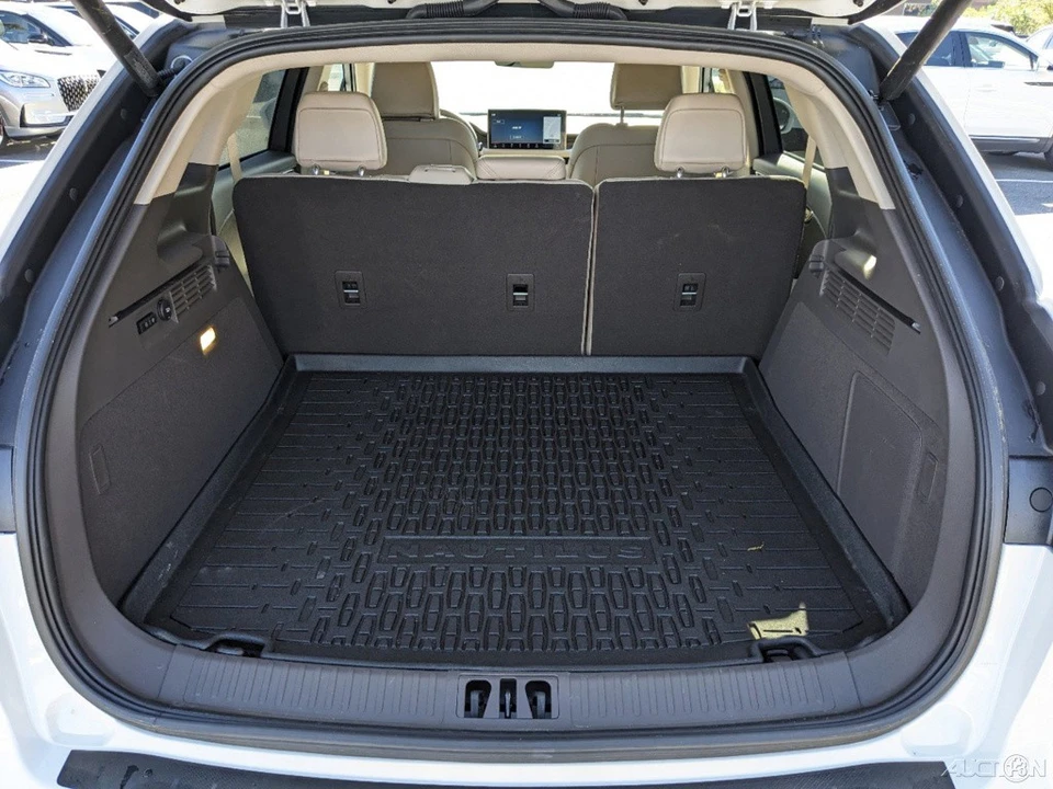 2023 Lincoln Nautilus - Image 14 of 21