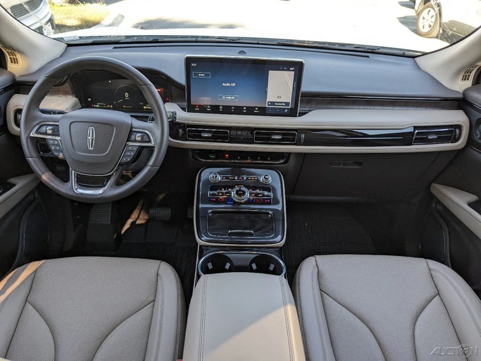 2023 Lincoln Nautilus - Image 17 of 21