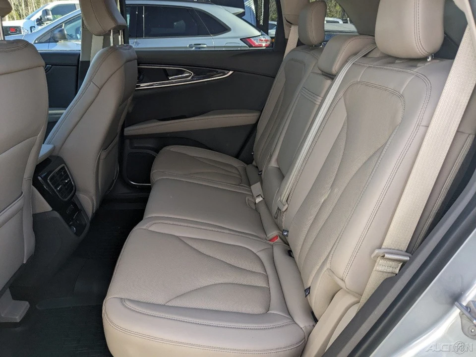 2023 Lincoln Nautilus - Image 16 of 21