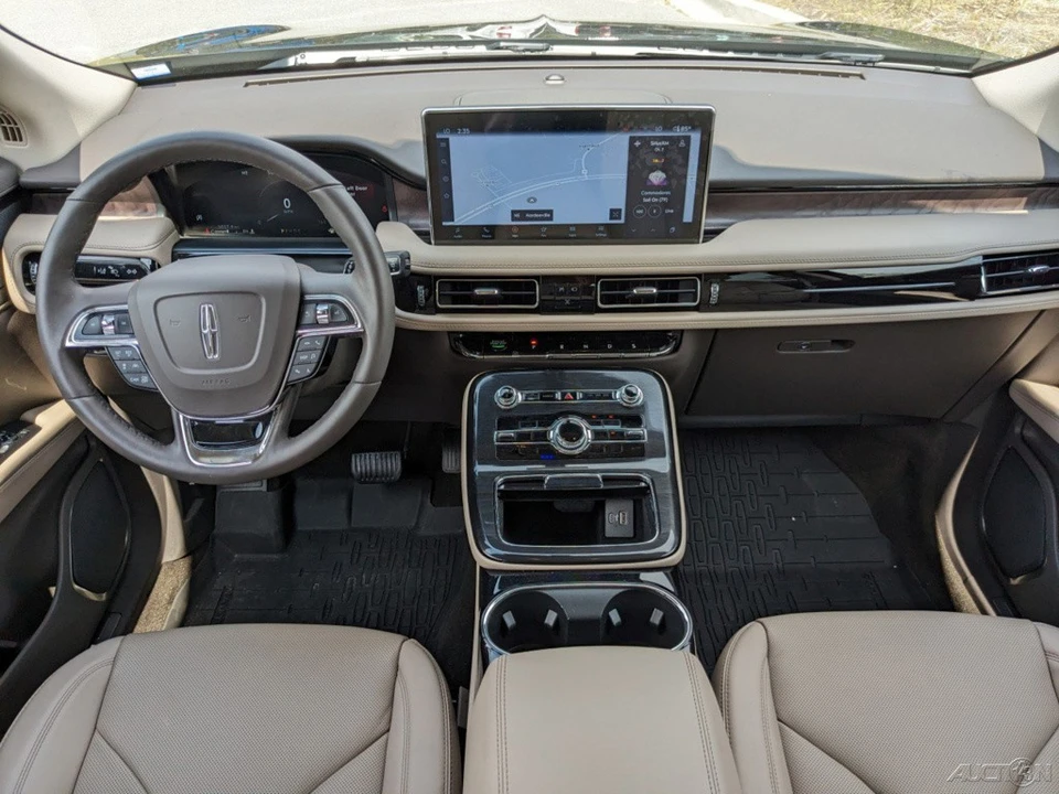 2023 Lincoln Nautilus - Image 17 of 21
