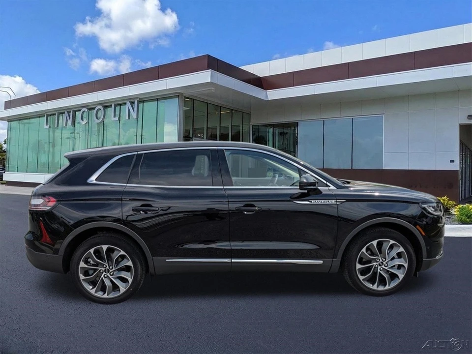 2023 Lincoln Nautilus - Image 3 of 21