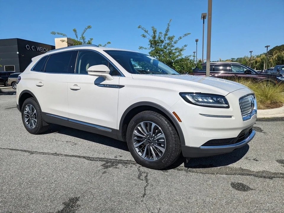 2023 Lincoln Nautilus - Image 2 of 21