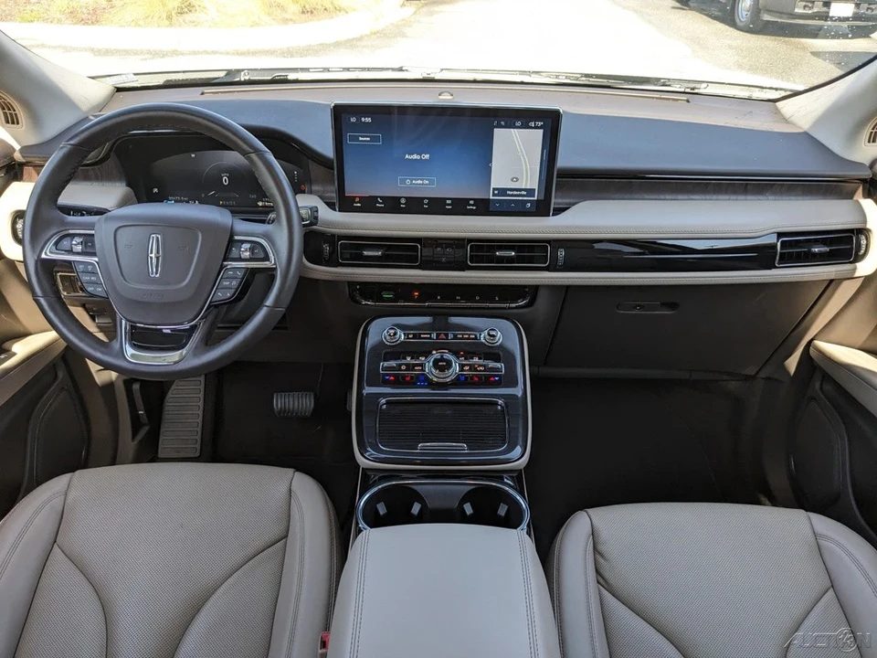 2023 Lincoln Nautilus - Image 17 of 21