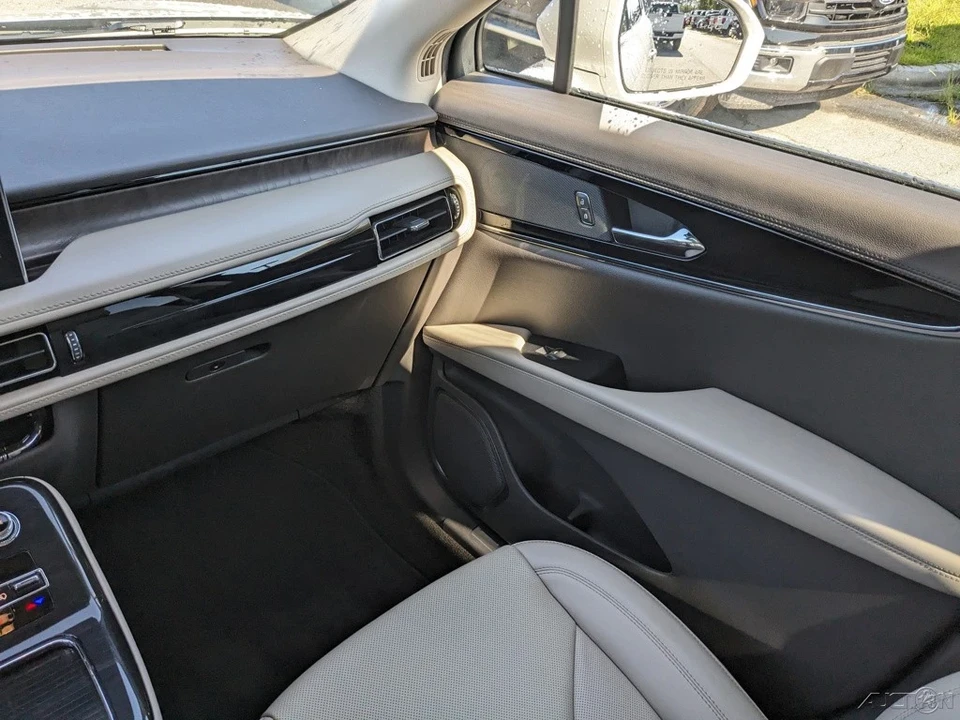 2023 Lincoln Nautilus - Image 19 of 21