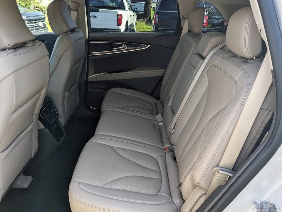 2023 Lincoln Nautilus - Image 16 of 21