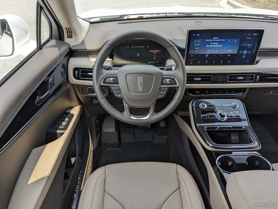 2023 Lincoln Nautilus - Image 18 of 21
