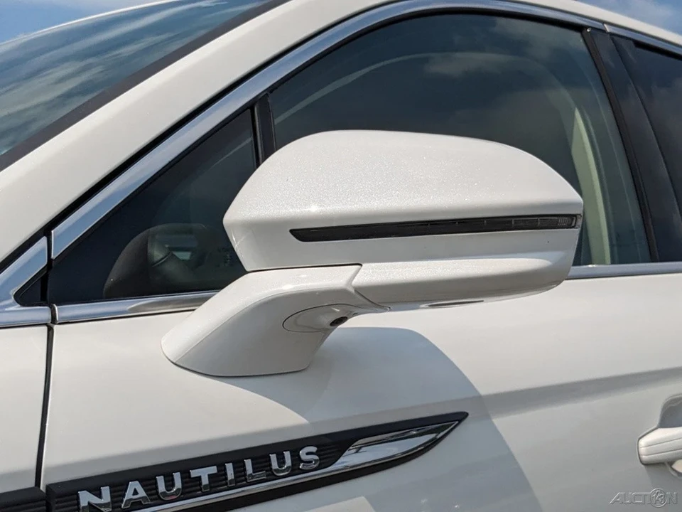 2023 Lincoln Nautilus - Image 15 of 21
