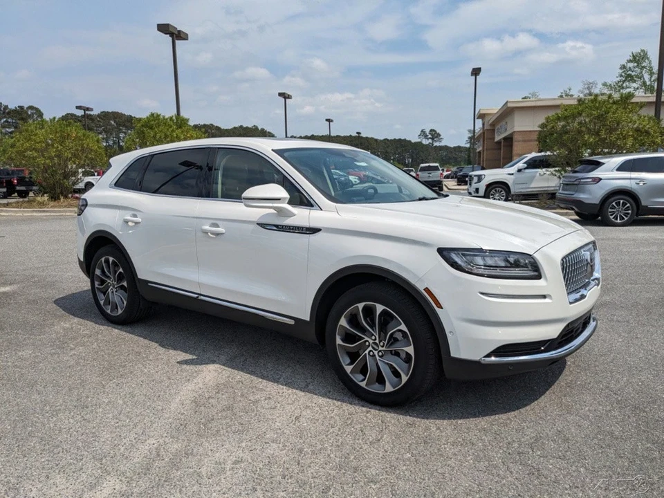 2023 Lincoln Nautilus - Image 2 of 21