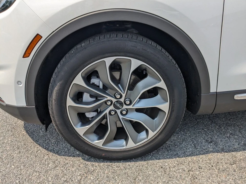 2023 Lincoln Nautilus - Image 14 of 21