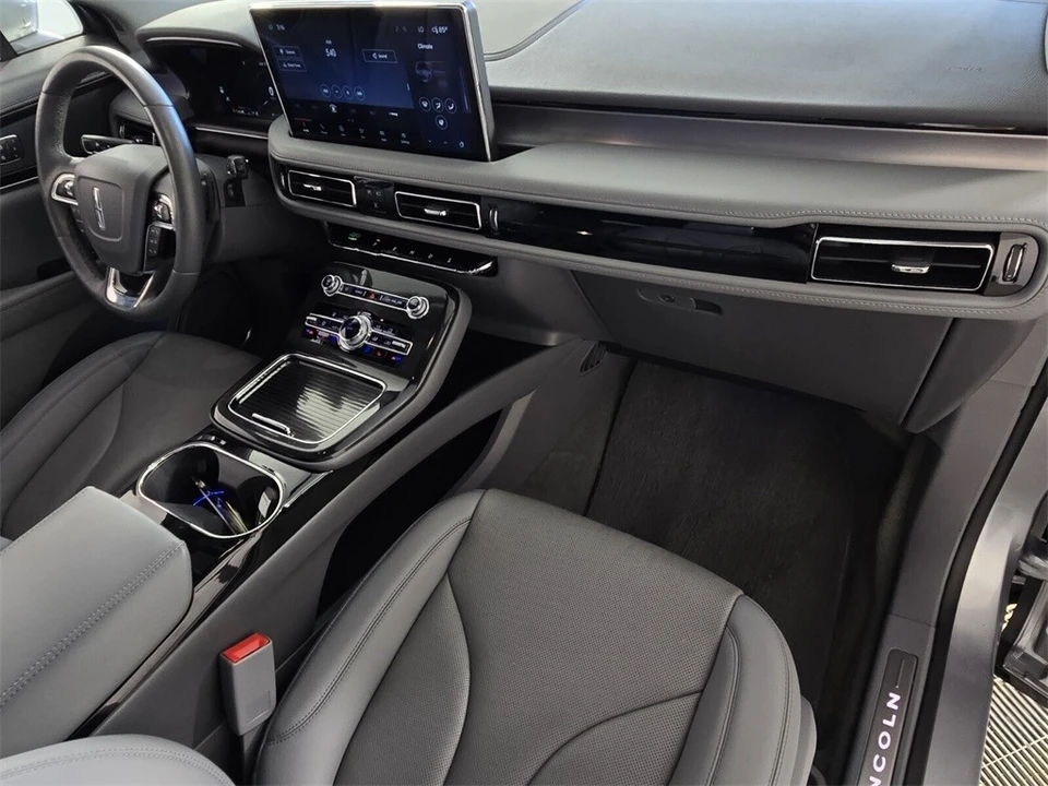 2023 Lincoln Nautilus - Image 14 of 21