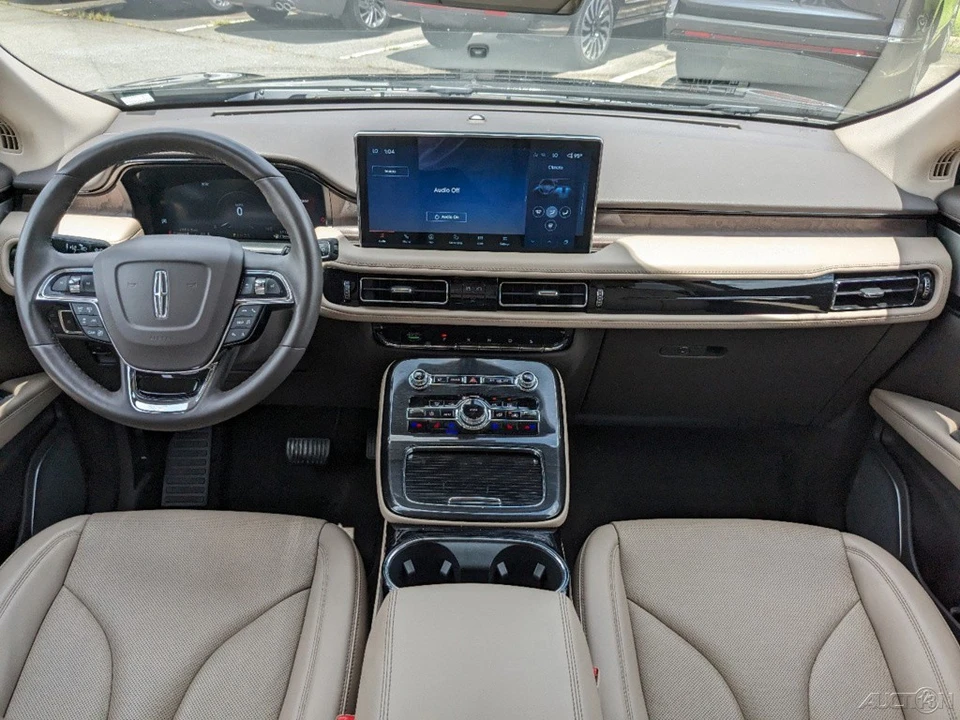 2023 Lincoln Nautilus - Image 16 of 21