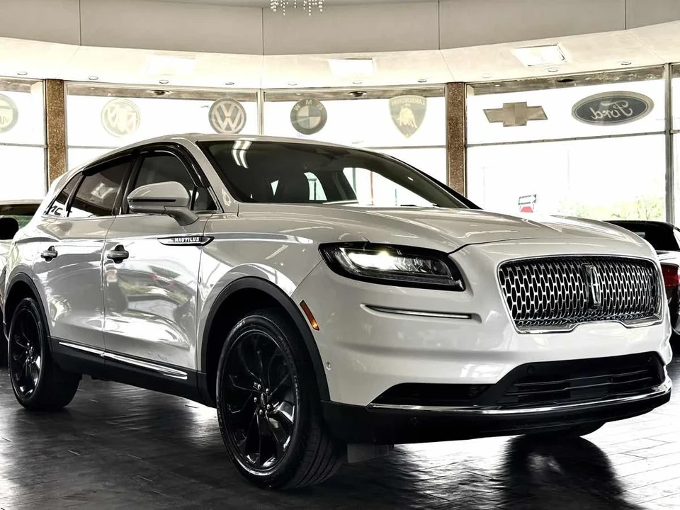 2023 Lincoln Nautilus - Image 2 of 21