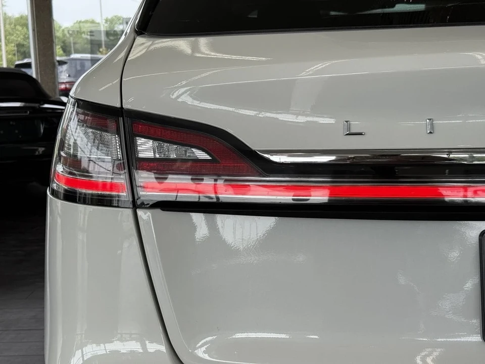 2023 Lincoln Nautilus - Image 18 of 21