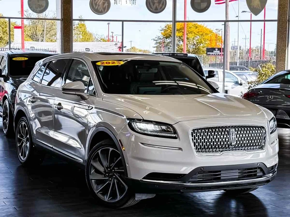 2023 Lincoln Nautilus - Image 2 of 12