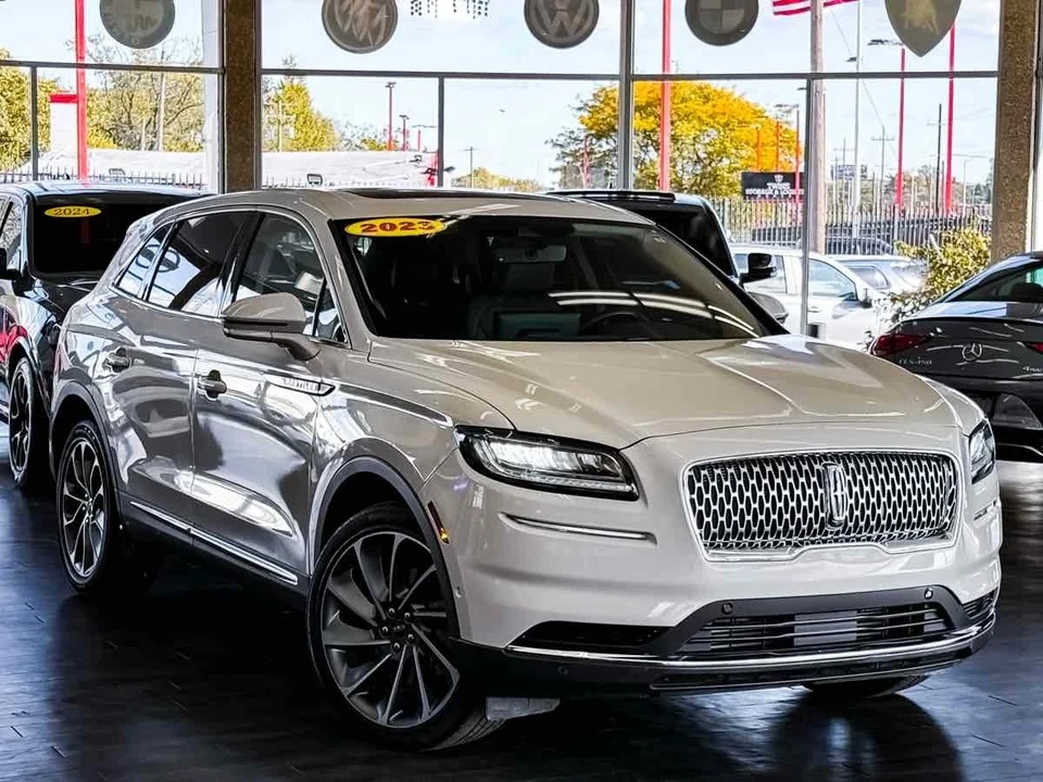2023 Lincoln Nautilus - Image 2 of 21