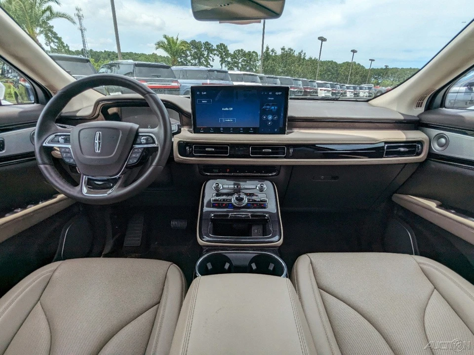 2023 Lincoln Nautilus - Image 17 of 21