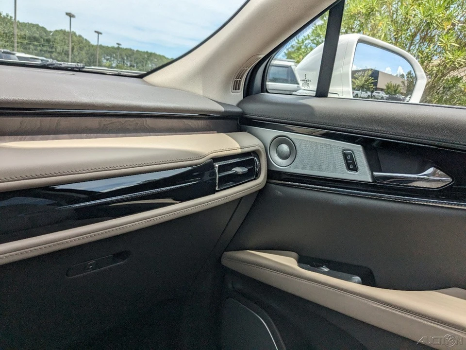 2023 Lincoln Nautilus - Image 19 of 21