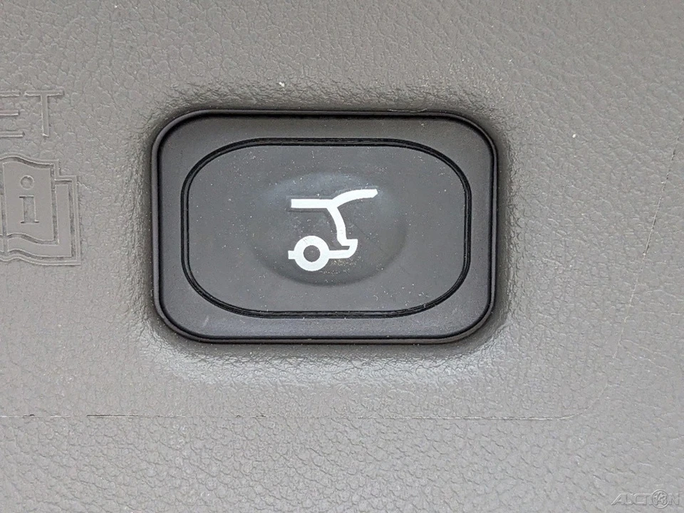 2023 Lincoln Nautilus - Image 15 of 21