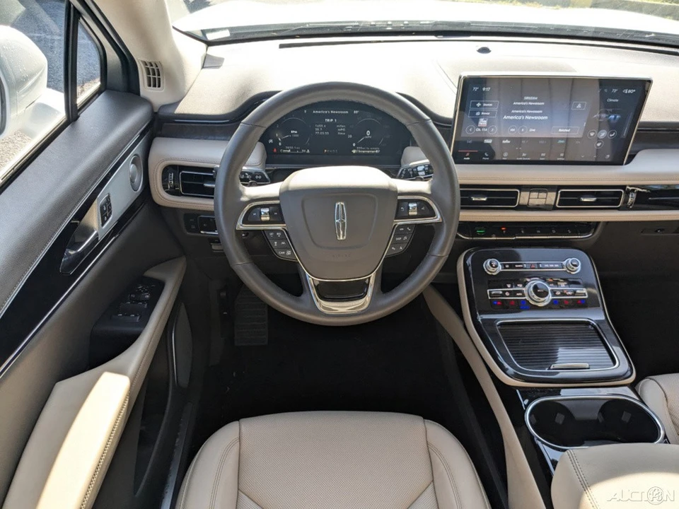 2023 Lincoln Nautilus - Image 18 of 21