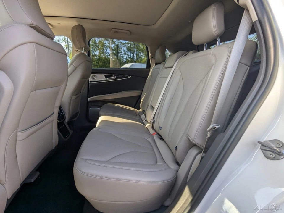 2023 Lincoln Nautilus - Image 16 of 21