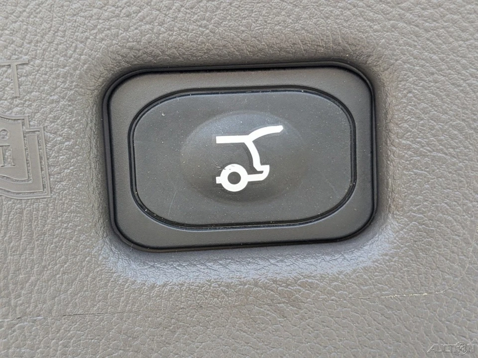 2023 Lincoln Nautilus - Image 15 of 21