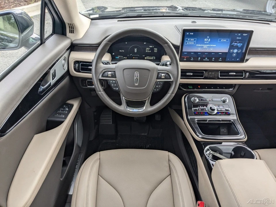 2023 Lincoln Nautilus - Image 18 of 21