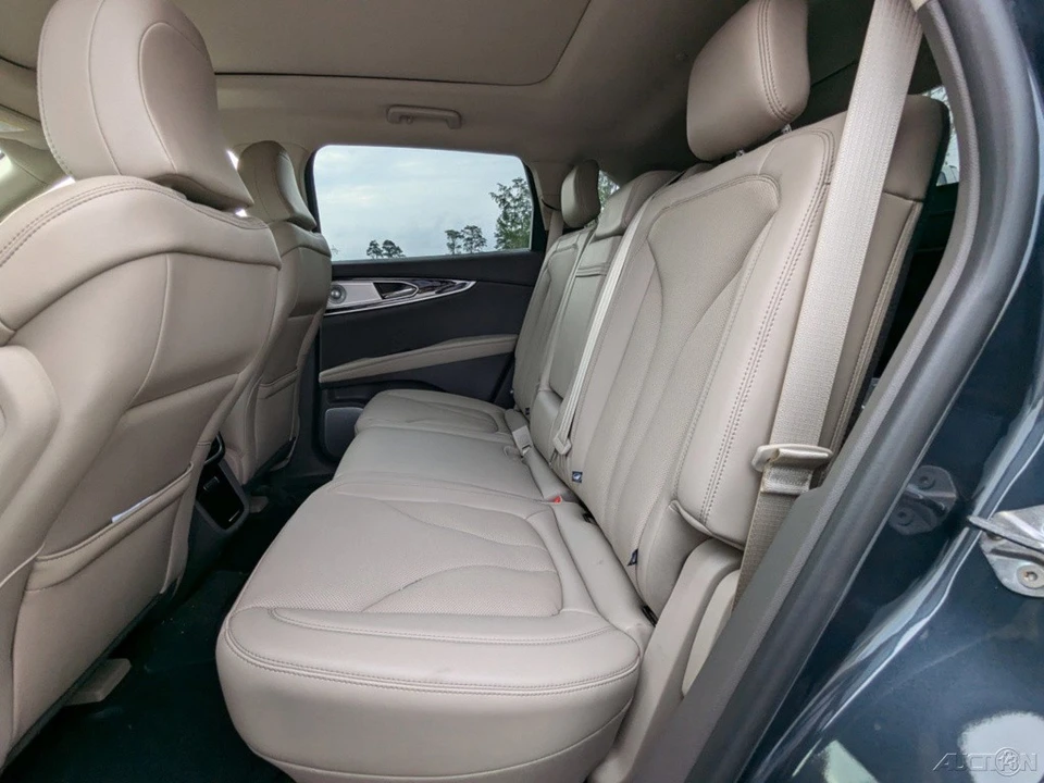 2023 Lincoln Nautilus - Image 16 of 21