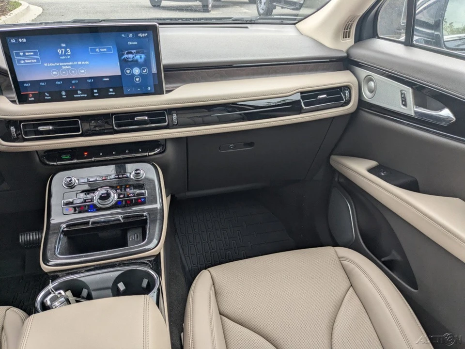 2023 Lincoln Nautilus - Image 19 of 21