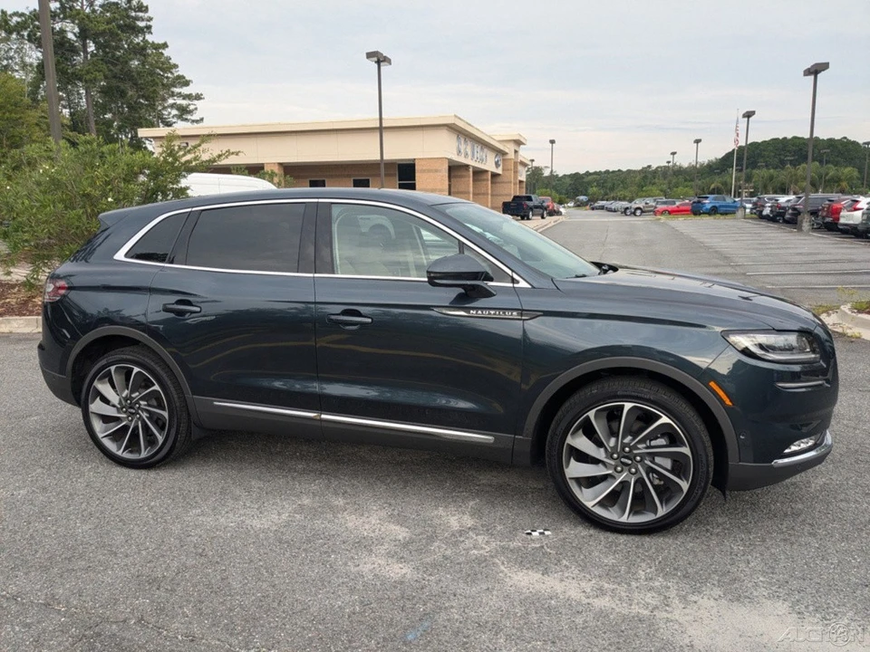 2023 Lincoln Nautilus - Image 2 of 21