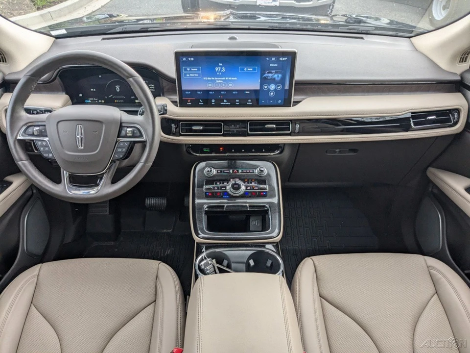 2023 Lincoln Nautilus - Image 17 of 21
