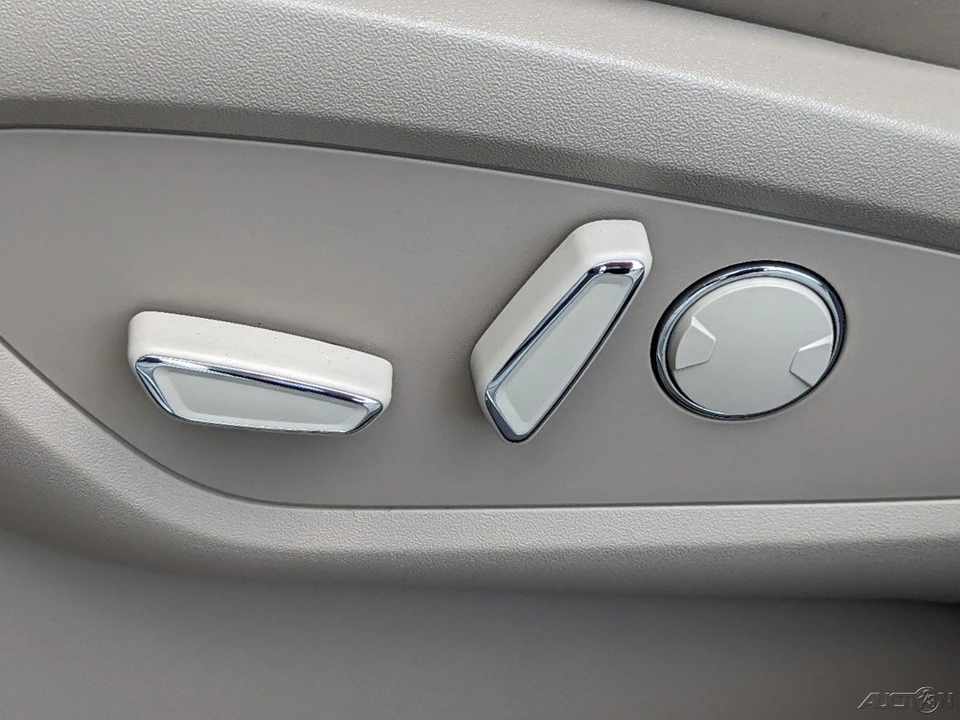 2023 Lincoln Nautilus - Image 20 of 21