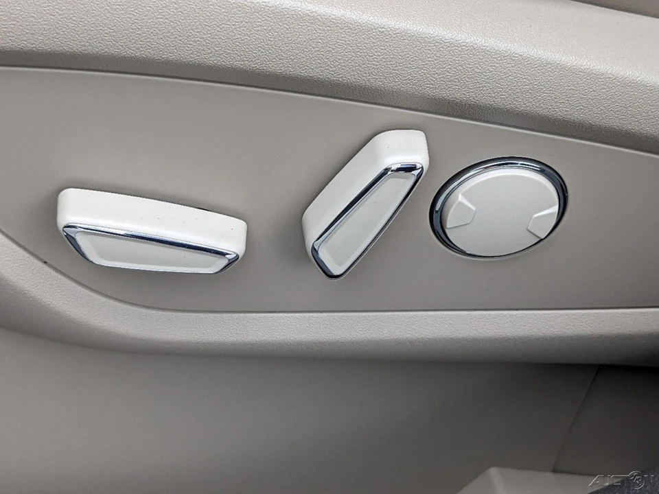 2023 Lincoln Nautilus - Image 20 of 21