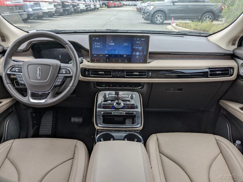 2023 Lincoln Nautilus - Image 15 of 21