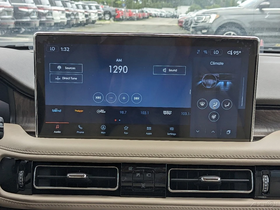 2023 Lincoln Nautilus - Image 18 of 21