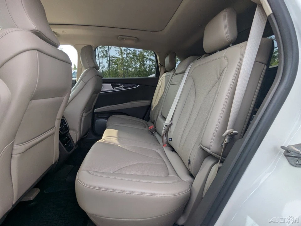 2023 Lincoln Nautilus - Image 16 of 21