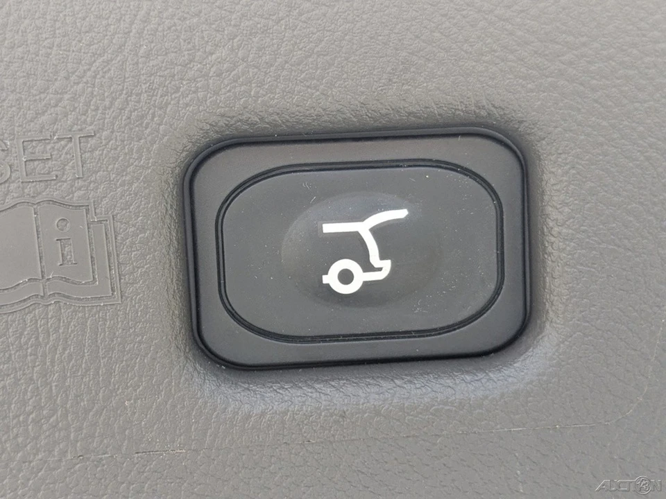 2023 Lincoln Nautilus - Image 15 of 21
